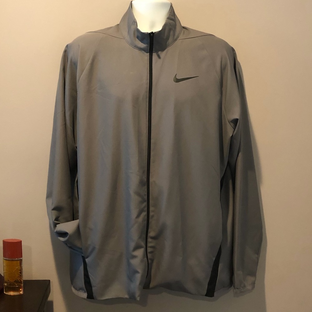 Nike Men’s Full Zip Lightweight Jacket Size Large